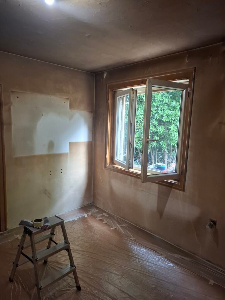 Zidovi prije obnove u Rijeci - mrlje od nikotina i čađe