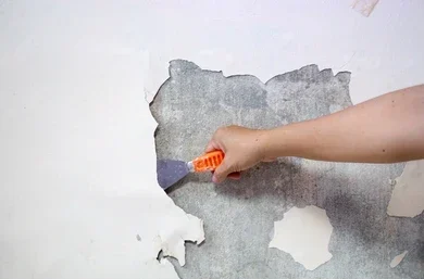 Soboslikar struže oštećene zidove u Rijeci